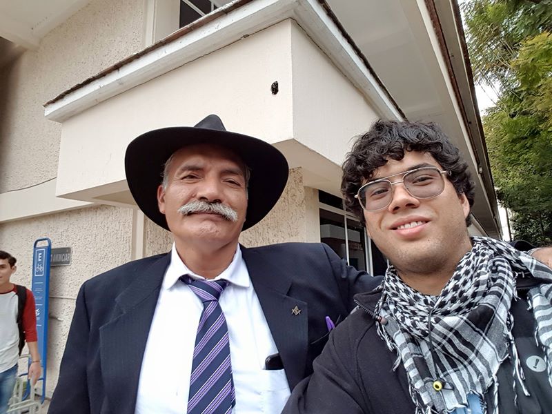 Selfie de Gustavo Monraz y Dr. Manuel Mireles en el CUCS